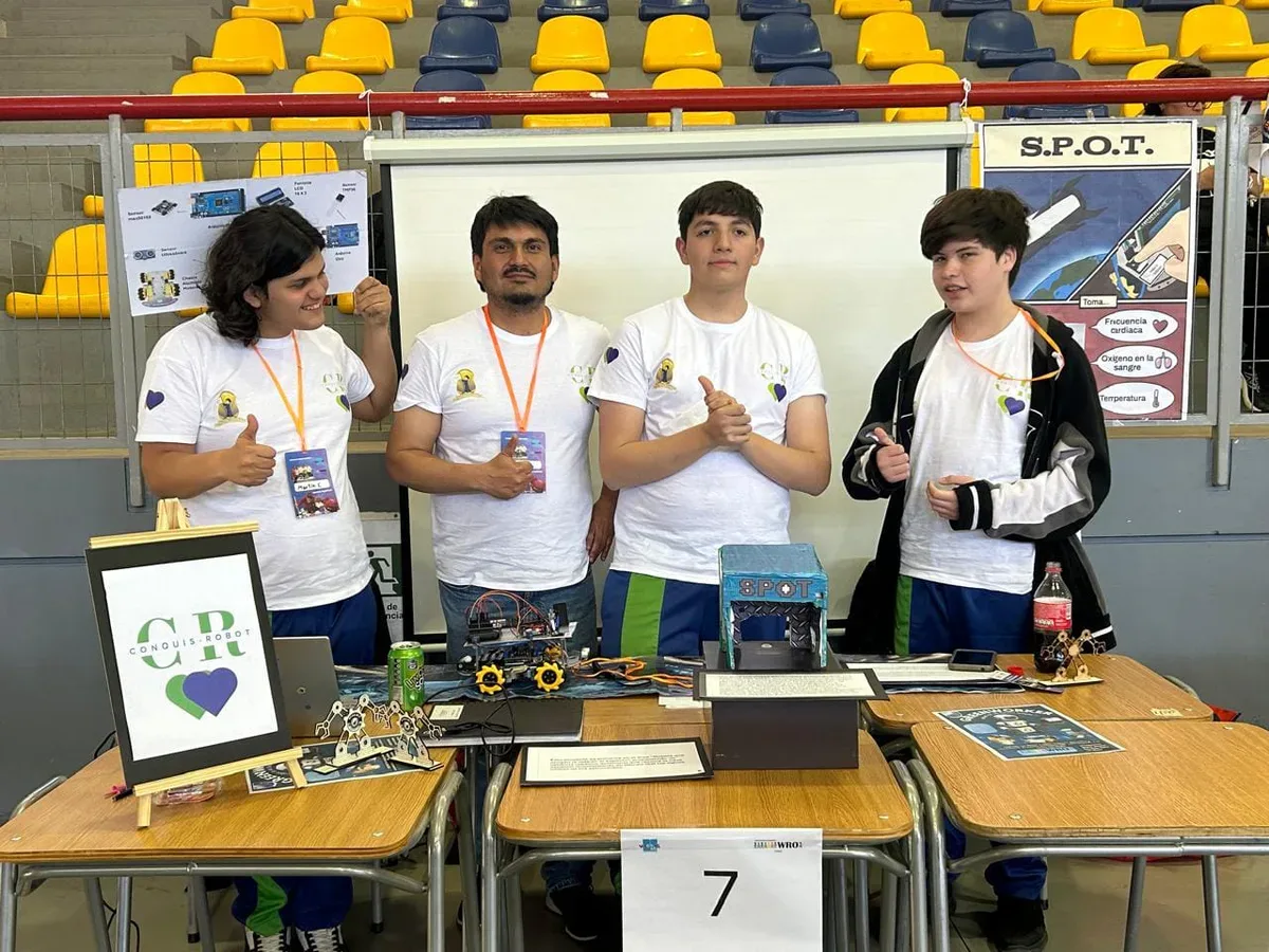 Estudiantes del Colegio Conquistadores en la World Robot Olympiad Chile